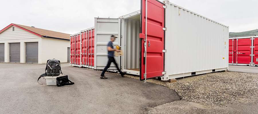 Self-Storage vs. Mobile Storage: Which One Fits Your Needs?